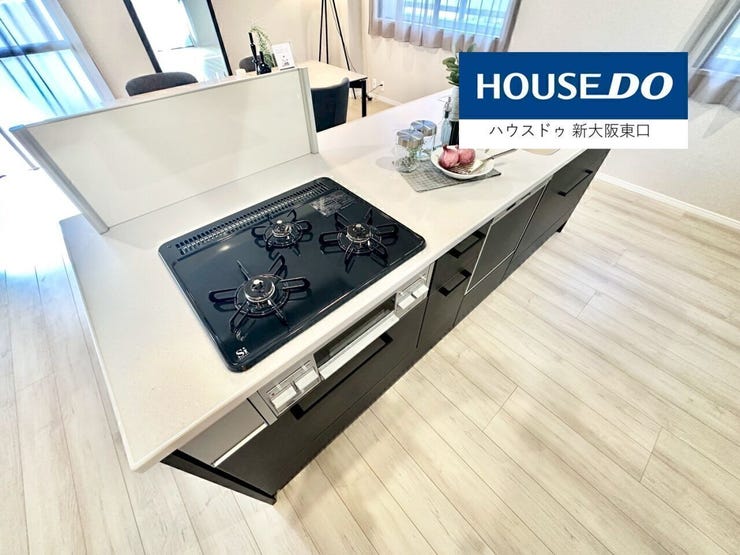 食洗器のついてアイランドキッチン。
色合いもシックでかっこうが良いです。