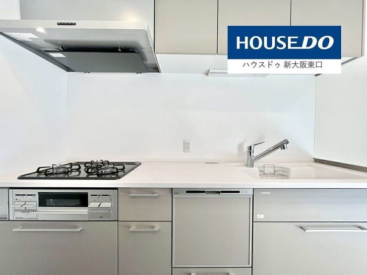 【新調】
食洗器つきのシステムキッチン
色合いも落ち着いた雰囲気でまとめられています。