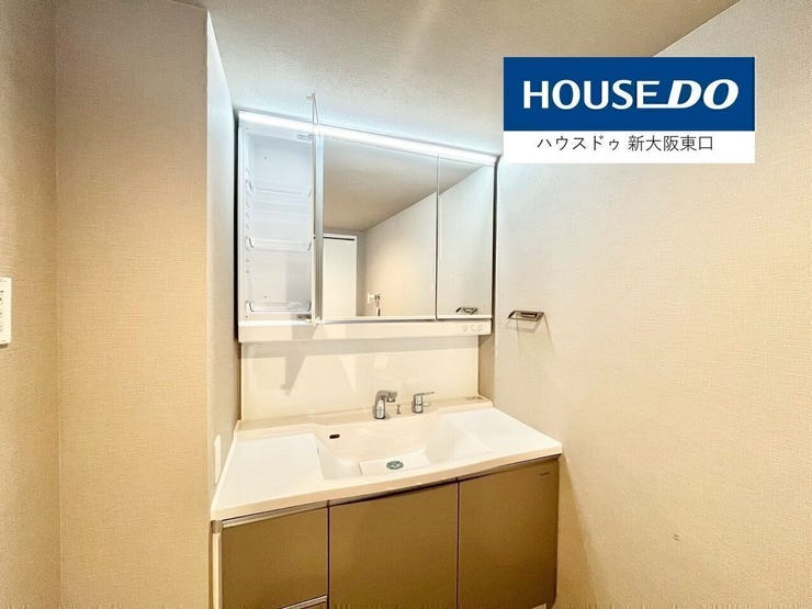 【新調】三面鏡タイプの明るいシャンプードレッサー