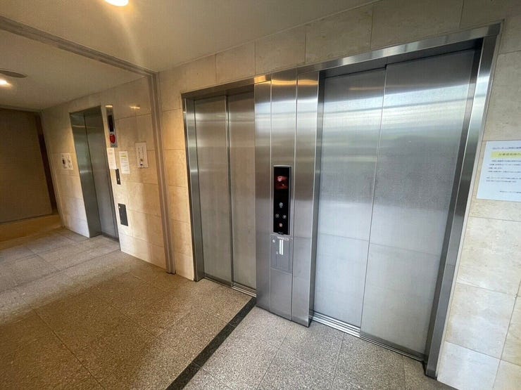 重い荷物がある時やベビーカー、カートの使用時も便利で安心です