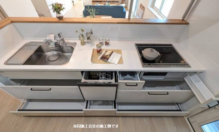 オール電化キッチンはフラットで使いやすくお手入れも簡単♪収納スペースもありお料理が楽しくなりそうなキッチンです♪