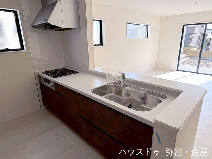 人気の対面キッチンで、リビングにいる家族との会話がはずんで毎日の料理が楽しくなりますね!