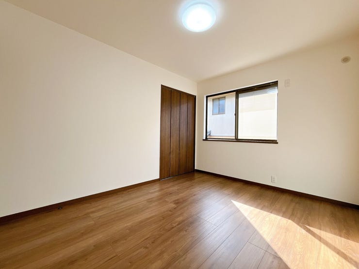 ご家族揃ってお休みいただける、広々としたお部屋です。