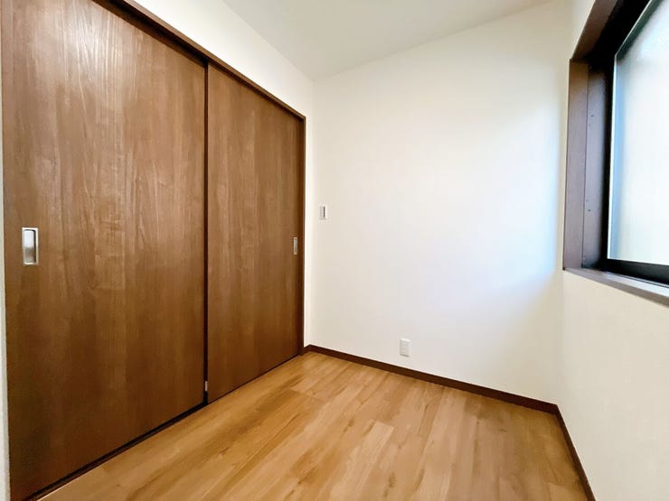白を基調にした内装で空間がより広く感じられるお部屋です。