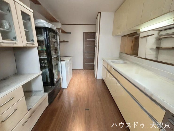 ※画像は一部加工しております。
清潔感のある白の天板が魅力のキッチン。衛生的で気持ちよく料理ができそうです♪