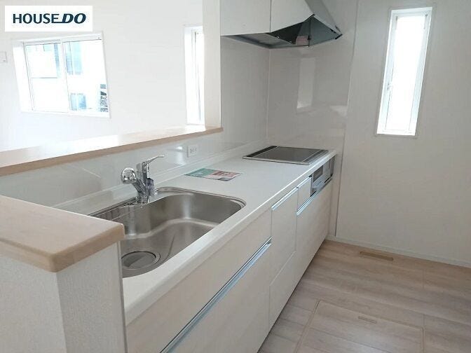 (イメージ写真)対面キッチンなので、料理をしながらリビングのお子様の様子を見守ることができます。