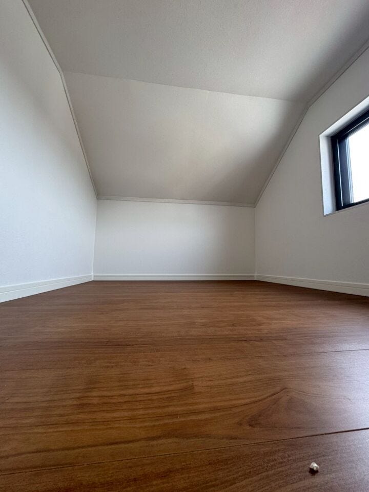 屋根裏部屋になります。
※リフォーム前の写真になります。