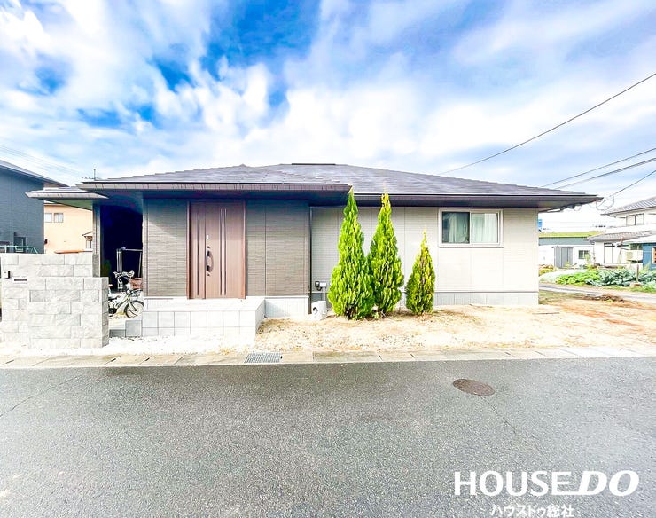 【外観】
大和ハウス施工のお家です。南庭