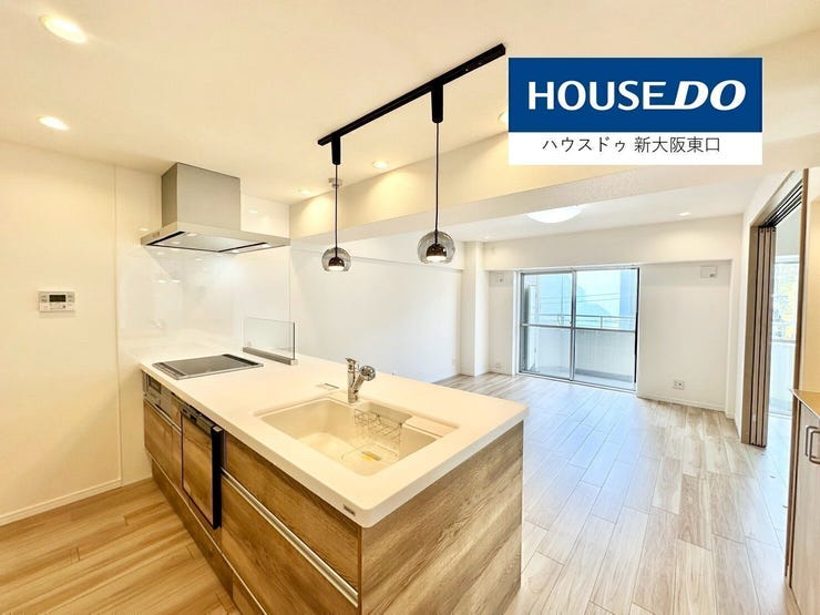 【外観】
15.2帖の広々リビング
天井も高く開放感がありますね