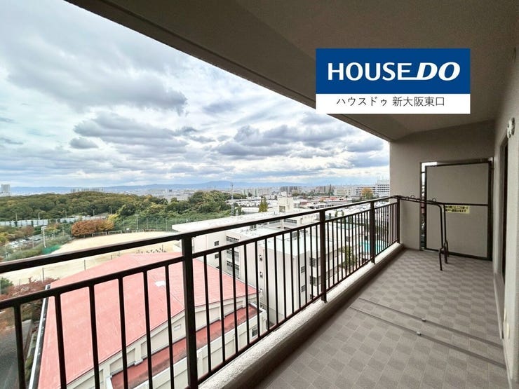 東向きのバルコニー
ワイドめです。