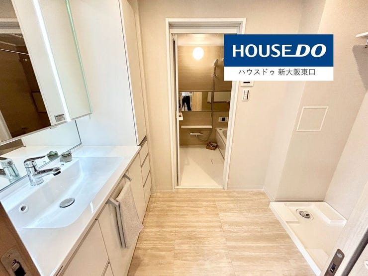 洗面所
右は洗濯機置き場です。