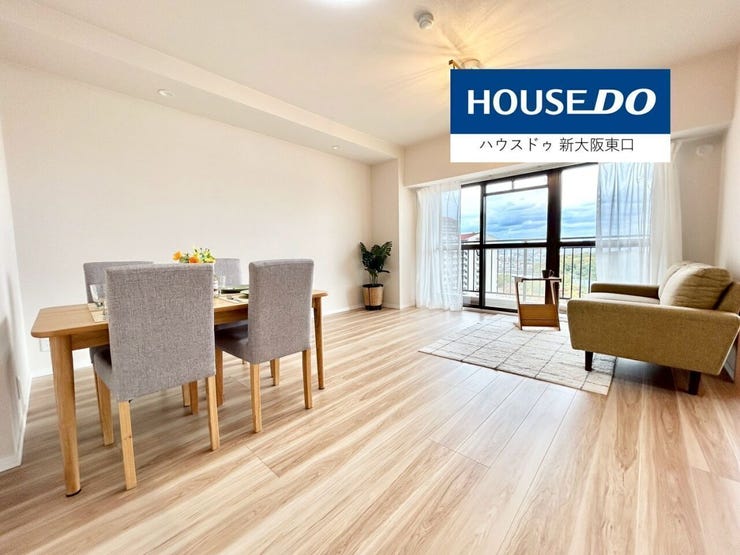 東向きのバルコニーがあり、16.4帖のLDKです。