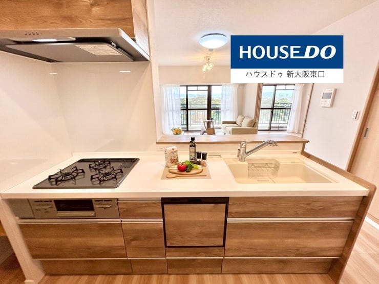 食洗器・三口コンロ・グリルがある対面型システムキッチン