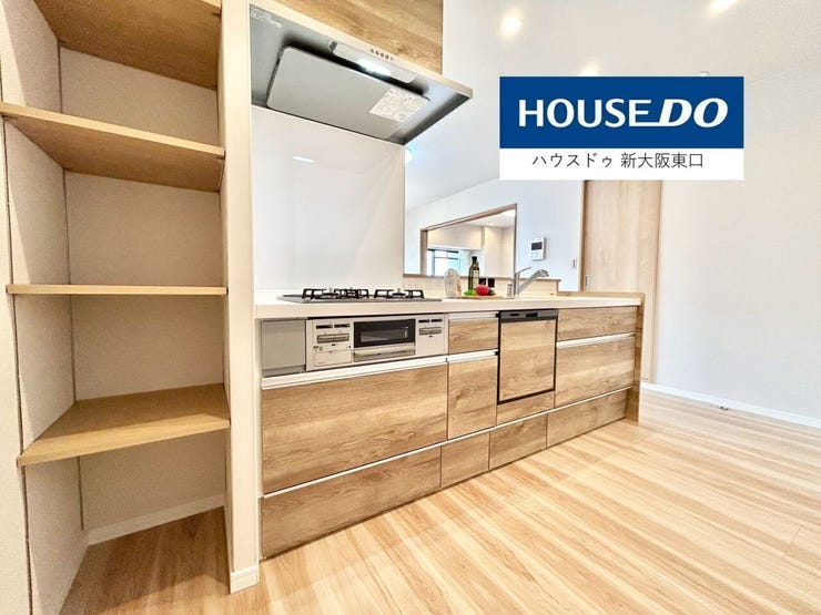 収納棚もあるキッチンスペース