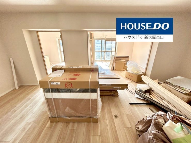 18.5帖のLDKです。
左は6.2帖の子供部屋です。
右は6.7帖の寝室です。
(リフォーム中)