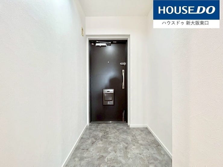 広い玄関なので、お気に入りの靴棚等が置けますよ。