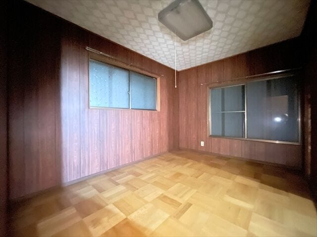 隣接する和室とつながり、用途に合わせて広く使える洋室。収納も備わり、居室や趣味部屋として活用できます。