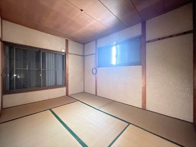 落ち着いた雰囲気の和室。
客間やくつろぎの空間として幅広く活用できます。