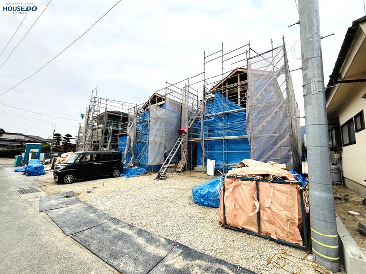【現地見学会 開催中】実際に現地へ行き、お子様と一緒に小学校までの経路を確認したり、近隣の同施工会社の完成物件へ行き完成後の雰囲気を体感したりといった見学ツアーをしませんか?(1月26日撮影)
