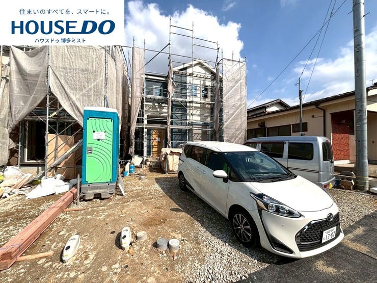 【現地見学会 開催中】実際に現地へ行き、お子様と一緒に小学校までの経路を確認したり、近隣の同施工会社の完成物件へ行き完成後の雰囲気を体感したりといった見学ツアーをしませんか?(3月7日撮影)