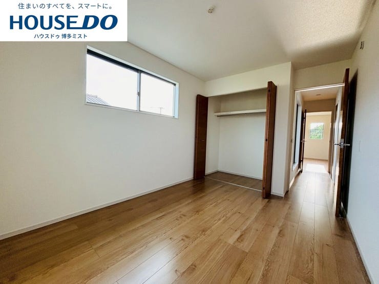 【現地見学会 開催中】実際に現地へ行き、お子様と一緒に小学校までの経路を確認したり、近隣の同施工会社の完成物件へ行き完成後の雰囲気を体感したりといった見学ツアーをしませんか?(3月7日撮影)