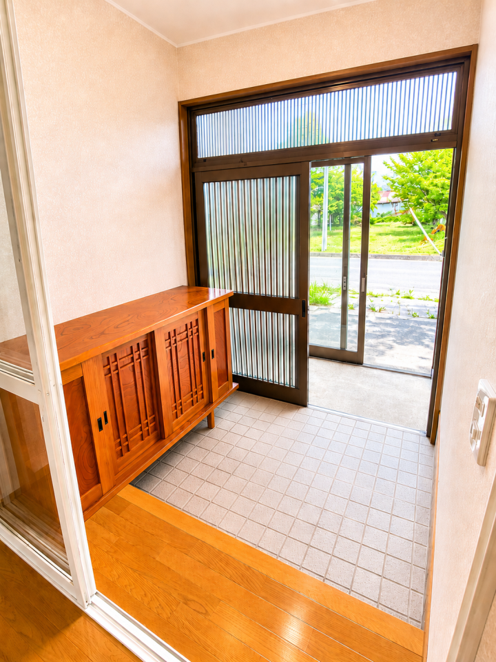 白老町大町 中古戸建 玄関