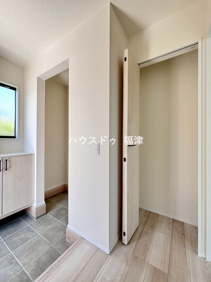 お家が出来ていく過程から楽しんでいただけるよう
写真を随時更新中♪
気になる方は便利な「お気に入り」をご利用ください♪
《古賀市天神7丁目 新築戸建て》