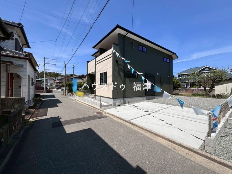 古賀西小、古賀駅、スーパー、コンビニ、サンリブが
徒歩15分以内に!暮らしのアクセス良好です♪
《古賀市天神7丁目 新築戸建て》