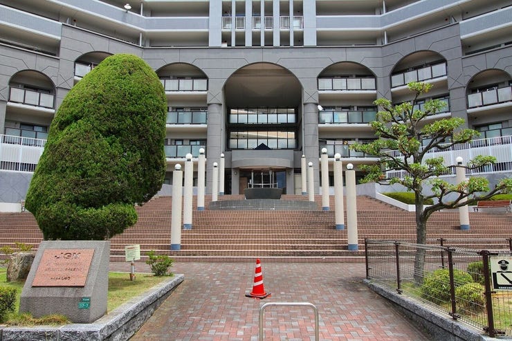 豪華なエントランスが魅力的です♪