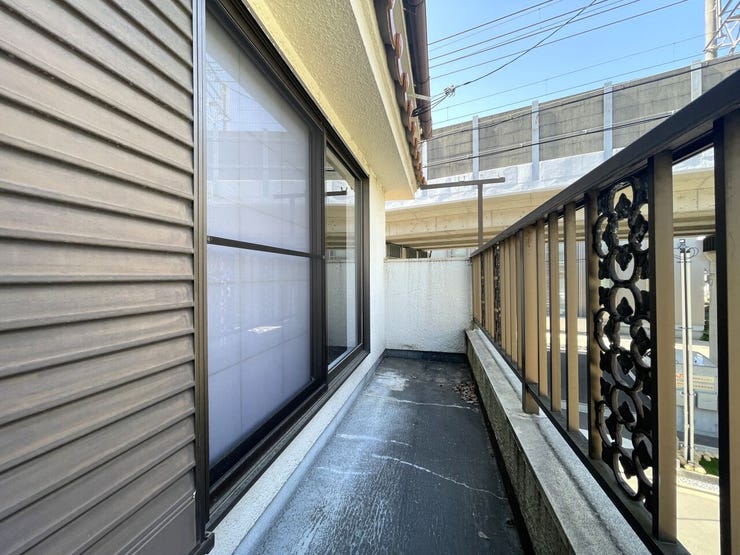 ◇バルコニー◇
家からの眺望には暮らす人の心を和ませ、生活に潤いをもたらす重要な役割があります。