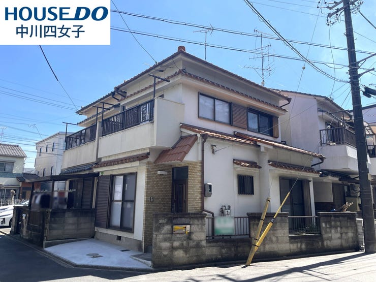 【外観】
◇外観◇
近鉄名古屋線「烏森」駅まで徒歩3分の好立地。令和7年11月にリフォーム完了しておりますので即内覧可能です。条件や日程などがあえば、購入後すぐに入居することが可能です。