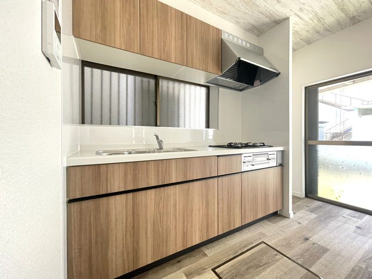 ◇DK◇
システムキッチンを採用。十分な調理スペースのあるスッキリしたキッチンとなっています。調理器具などをしまえるキャビネットも豊富で調理の作業効率も上がります。毎日の家事がより快適になります。