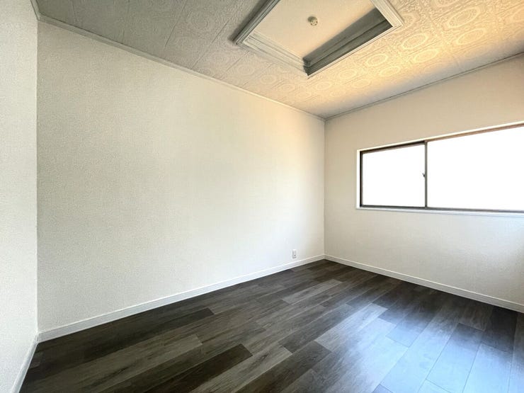 ◇洋室◇
家族の成長に合わせ多目的に使える居室です。お子様のお部屋や、趣味のお部屋にしたり、使いやすい造りのお部屋になっています。