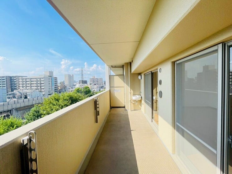 ゆとりのバルコニーでは洗濯物もしっかり乾きそう☆