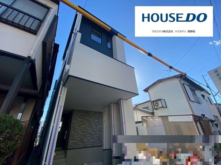 【外観】
木造3階建て住宅!
バルコニー北向きと南向きで2つ有り♪