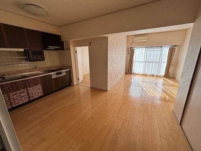 LDKの様子です。
3つの居室に繋がっているので、家族の距離が近くなりそうですね♪