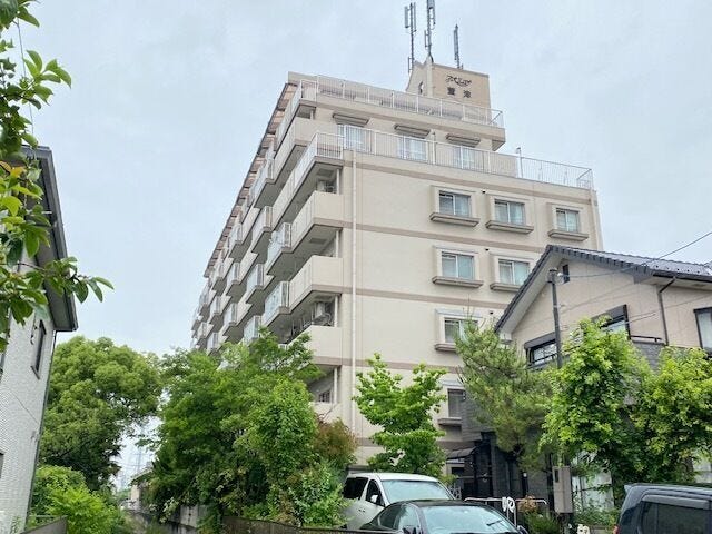 8階建てのマンションです