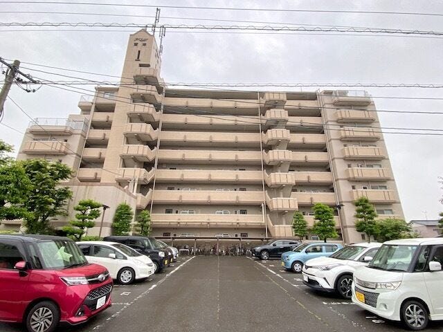 敷地内に平面駐車場があります