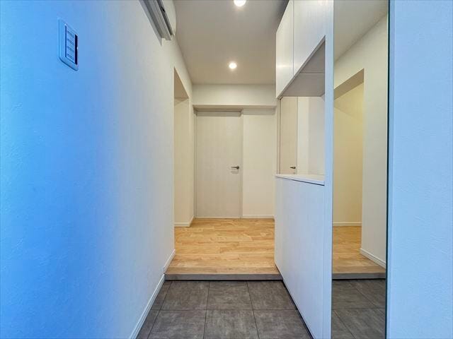 東向きの玄関です。玄関収納には全身鏡があり、出かける前の身だしなみチェックもスムーズです。
(2025年12月1日撮影)