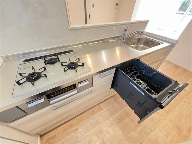 ◆食器洗浄乾燥機◆洗いものの手間がかからず家事の時間が短縮に♪手荒れも防げますね。高温乾燥し清潔!
◆浄水器機能付き◆水道水中の不純物を除去してくれます。