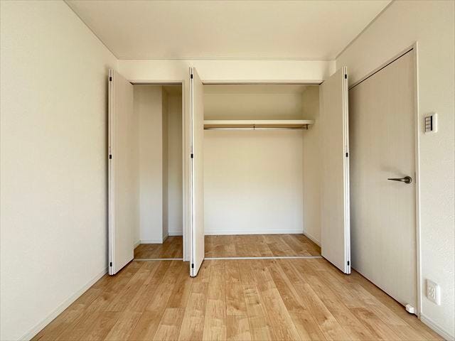 6帖南西側洋室:部屋ごとに設けた収納は住みやすさへのこだわり。