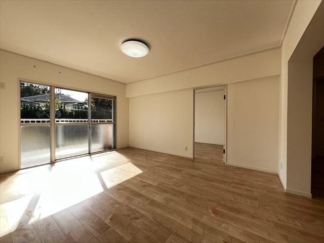 リビングスペースが22.6帖あり、広々とお使い頂けます!窓からたっぷりの日差しが入り、明るいお部屋になっています。
(2025年12月1日撮影)