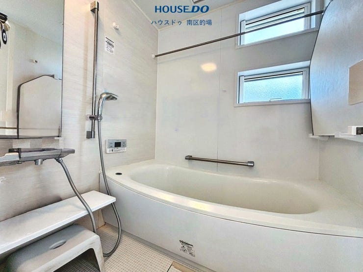 節水効果もあるエコベンチ浴槽や室内干し用ランドリーパイプ、水はけがよい床、浴室暖房乾燥など一年中快適に過ごせる機能が充実。