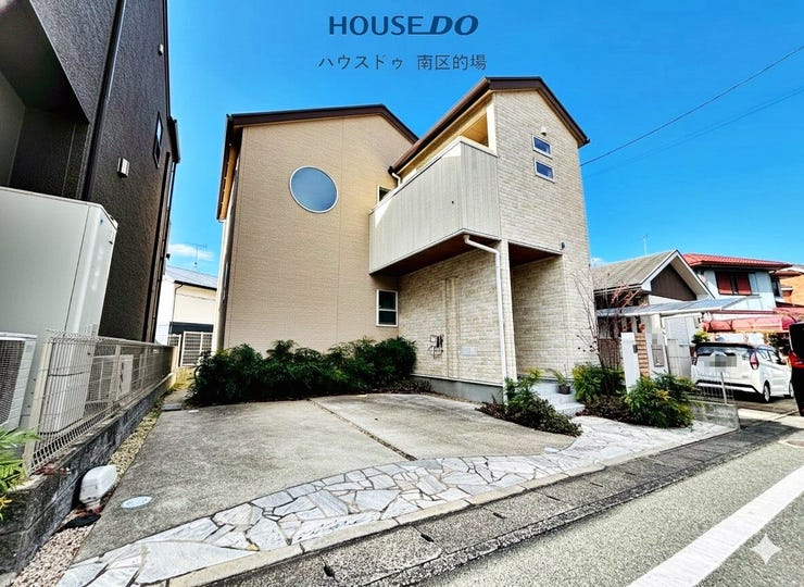 【外観】
スーパーやコンビニ、ドラッグストアが徒歩10分圏内に揃う生活利便の良い立地。須玖小学校、春日中学校が徒歩5分以内でお子様の通学も安心です。