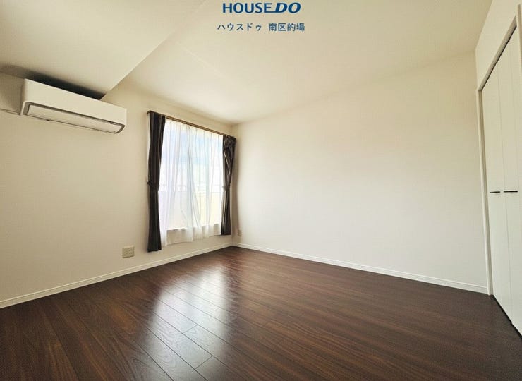 ※居住中のためCGにより家具を消して空室時のイメージを表しています。
7帖主寝室。バルコニー側の大きな窓からたっぷり日差しが入る風通しの良い主寝室。