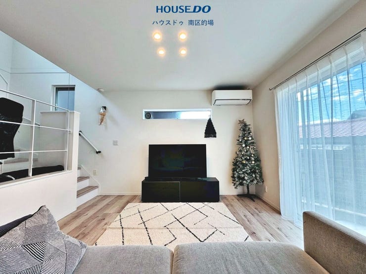 リビングは3面採光で一日中日当たりが確保でき、風通しもよい快適な空間。