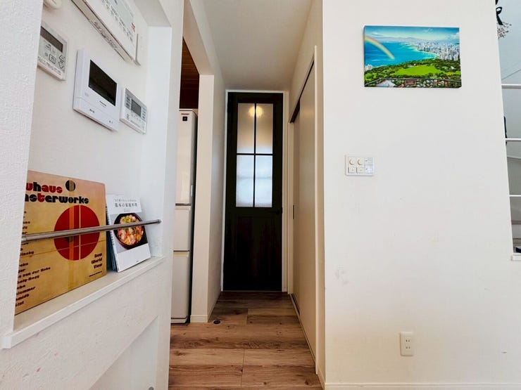 ニッチスペースや扉などの建具もおしゃれなデザイン。