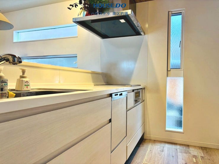 キッチンには窓があるので明るく換気もできます。