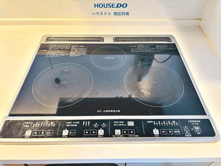 フラット構造だからお手入れ簡単なIHクッキングヒーター。火の消し忘れ等の心配がなくお子様がお手伝いで一緒にキッチンに立っても安心です。