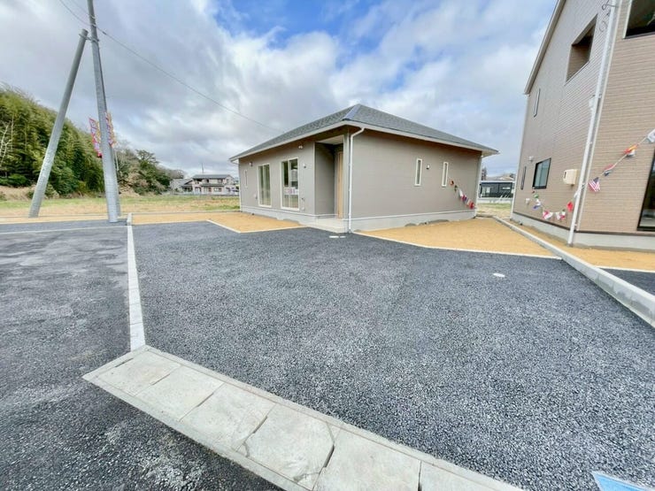 大切な愛車を安心して停められる、ゆとりある広さを確保したスペースです。